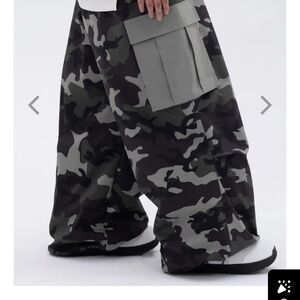 Camouflage women’s snow pants